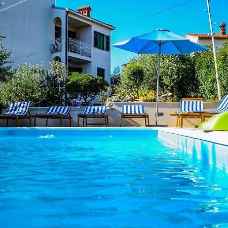 Apartments With A Swimming Pool Pula - 7356 Екстер'єр фото