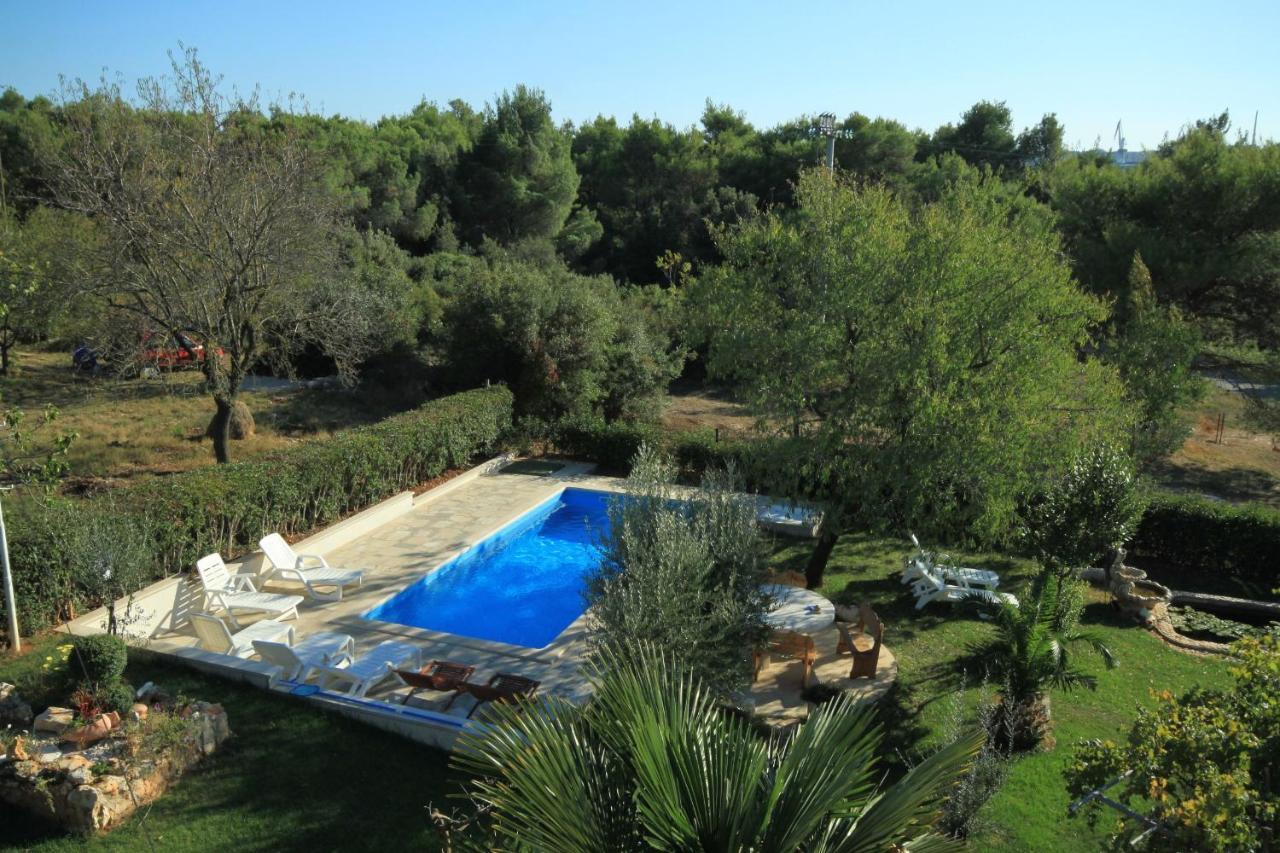 Apartments With A Swimming Pool Pula - 7356 Екстер'єр фото