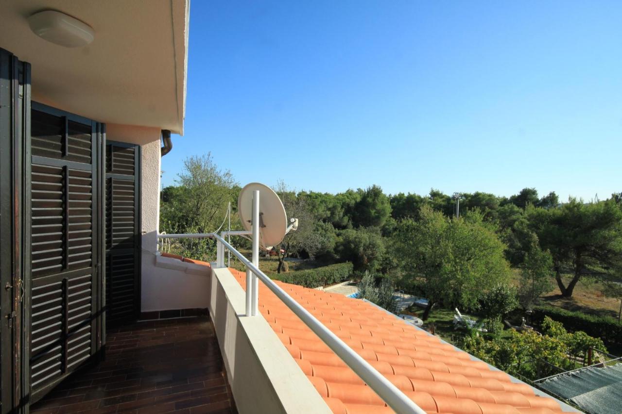 Apartments With A Swimming Pool Pula - 7356 Екстер'єр фото