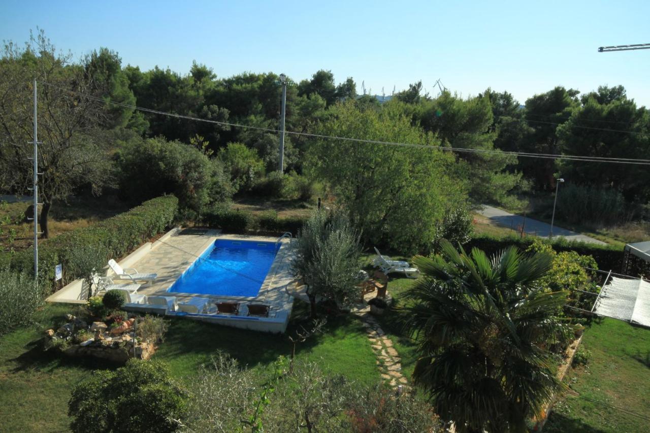 Apartments With A Swimming Pool Pula - 7356 Екстер'єр фото