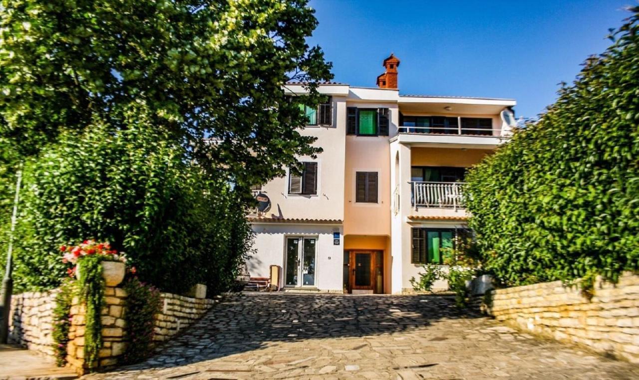 Apartments With A Swimming Pool Pula - 7356 Екстер'єр фото