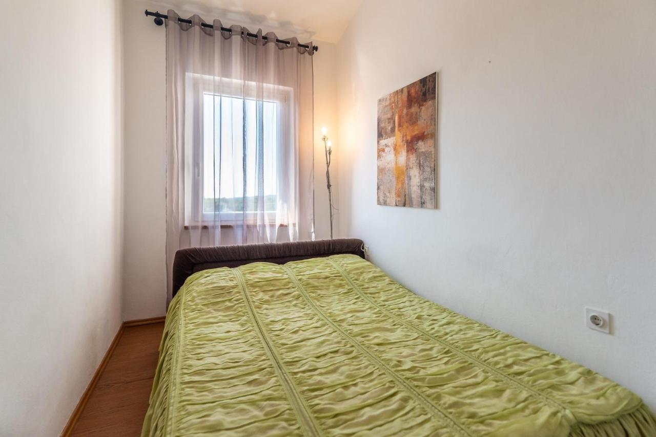 Apartments With A Swimming Pool Pula - 7356 Екстер'єр фото