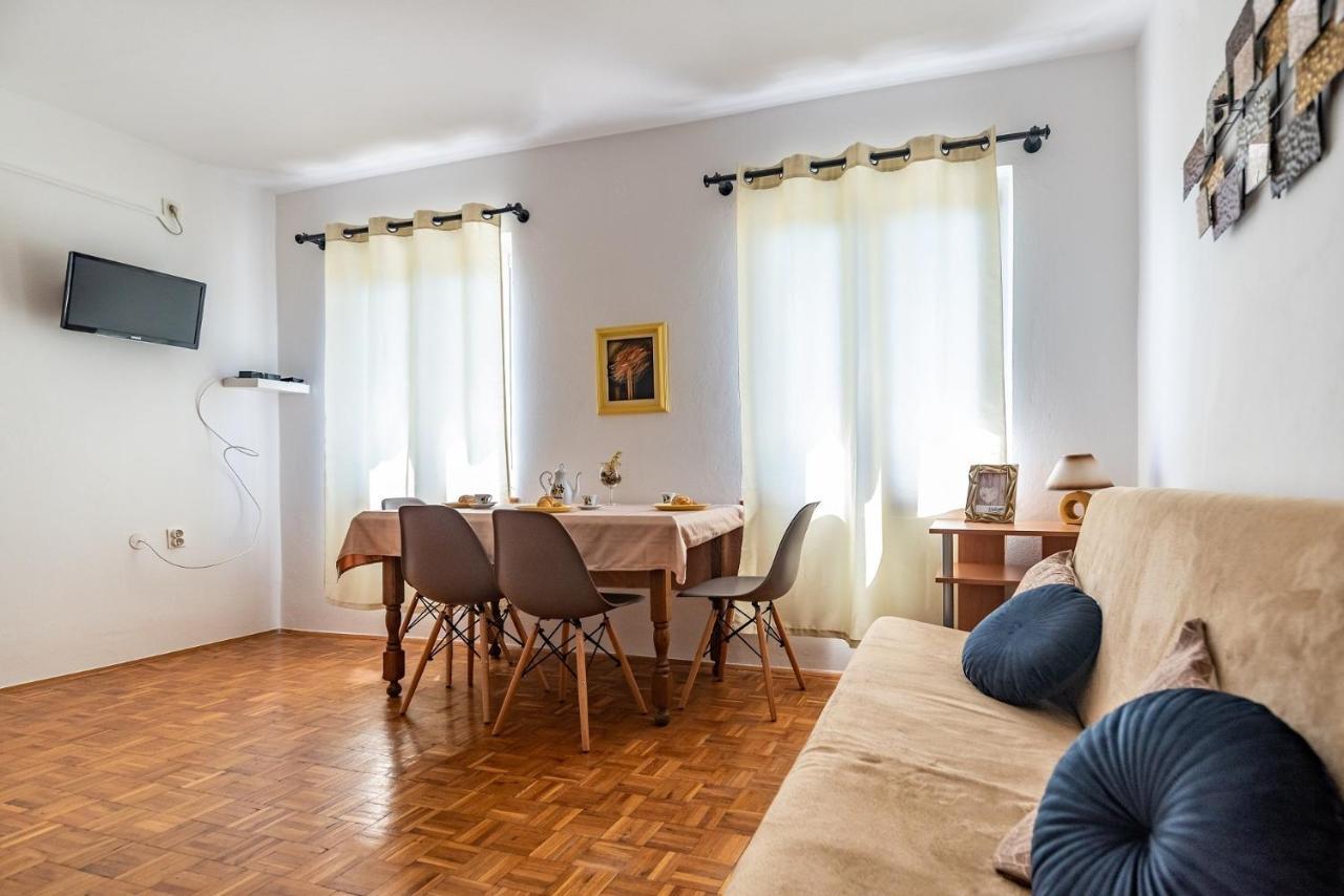 Apartments With A Swimming Pool Pula - 7356 Екстер'єр фото