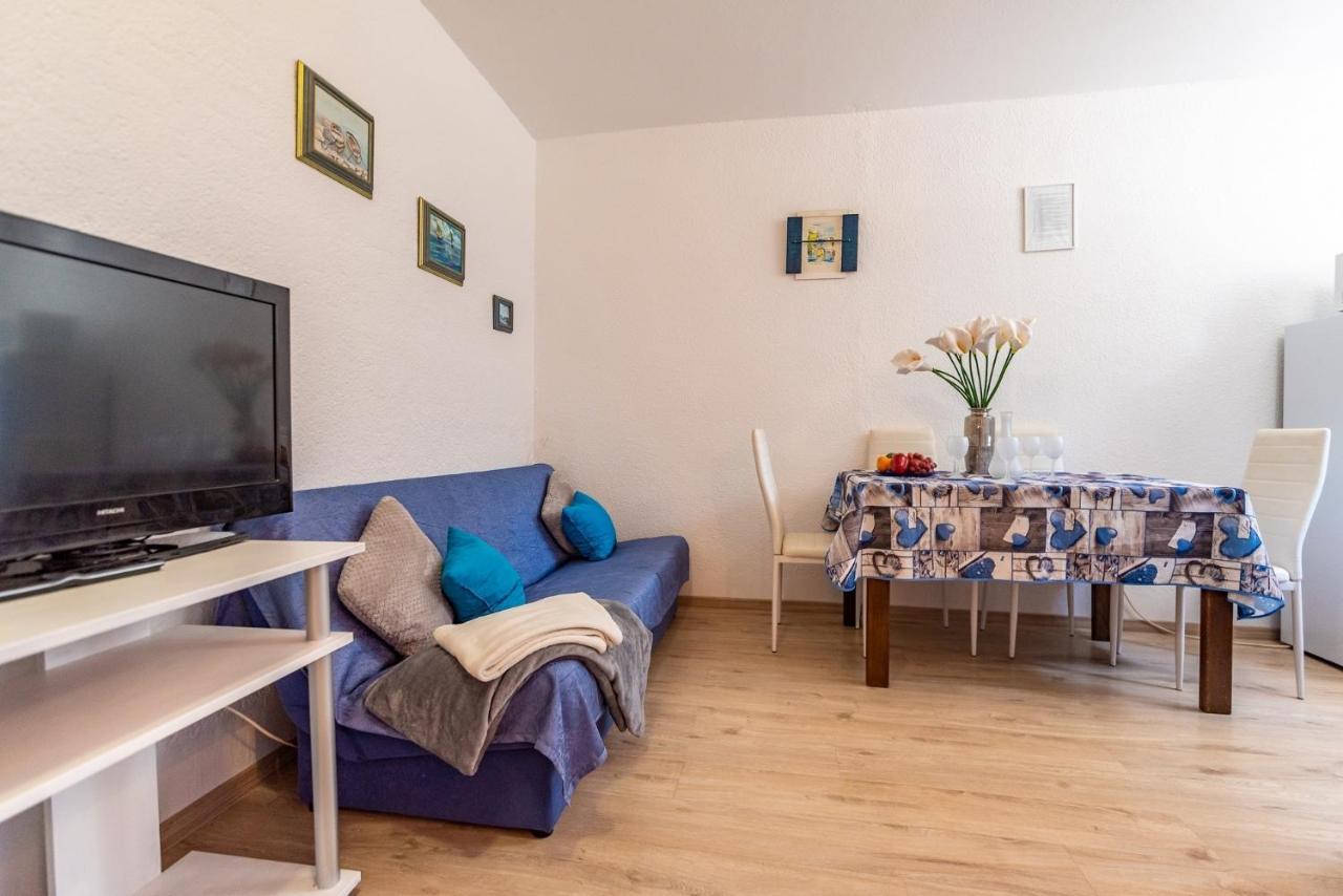 Apartments With A Swimming Pool Pula - 7356 Екстер'єр фото